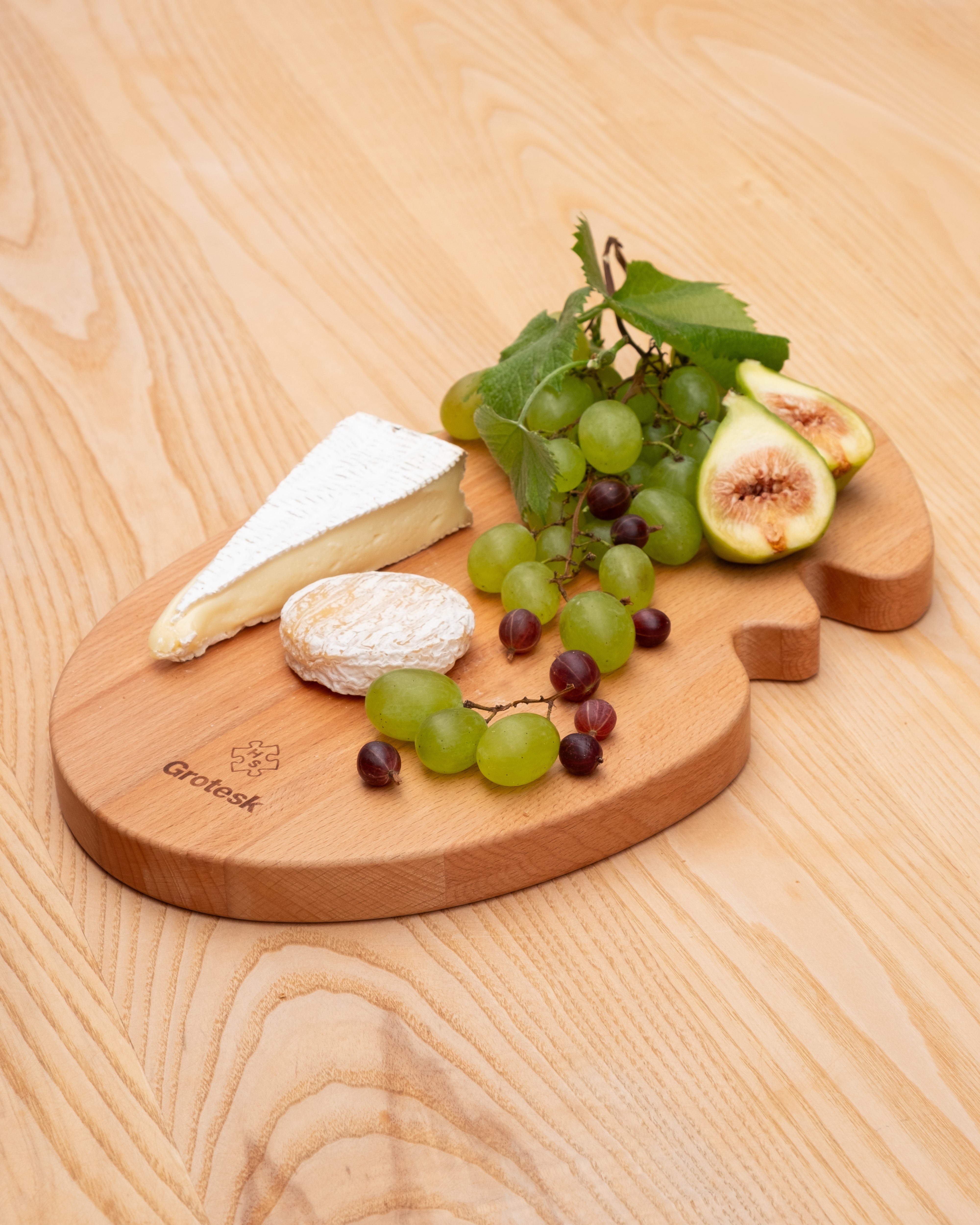 Grotesk 'CHEESE HEAD' Cutting board
